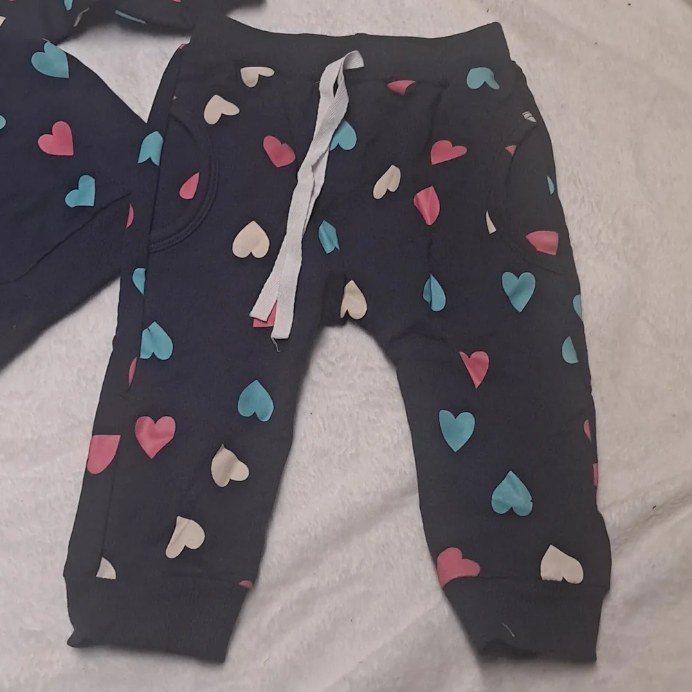 NWT Heart Patterned Kids Sweatsuit
